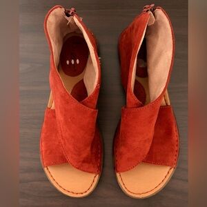Women's Suede Crossover Sandals in Rust